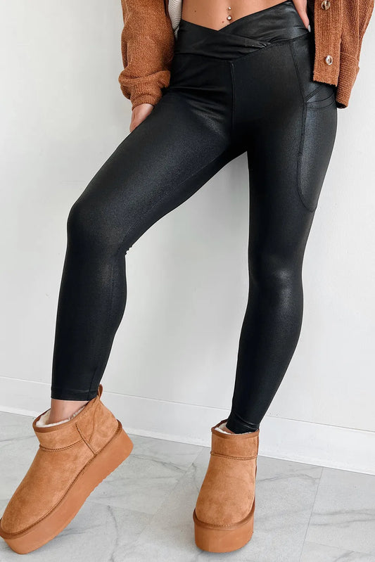 Pocketed V-Cut Waist Leggings