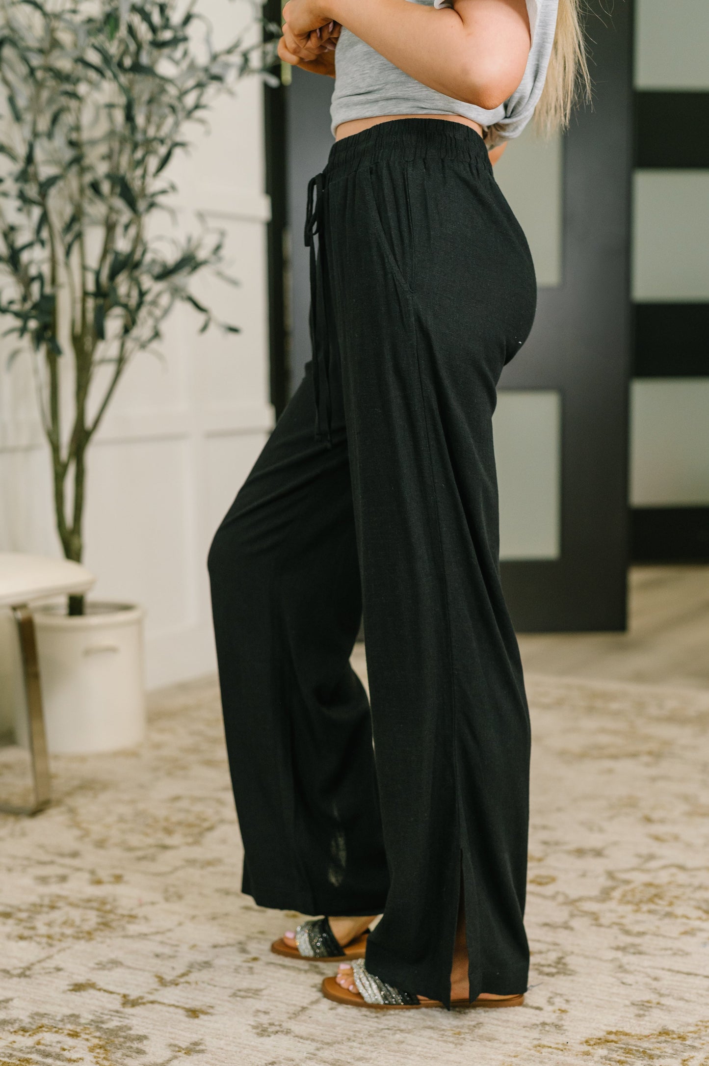Essential Feeling Lounge Pants in Light Black